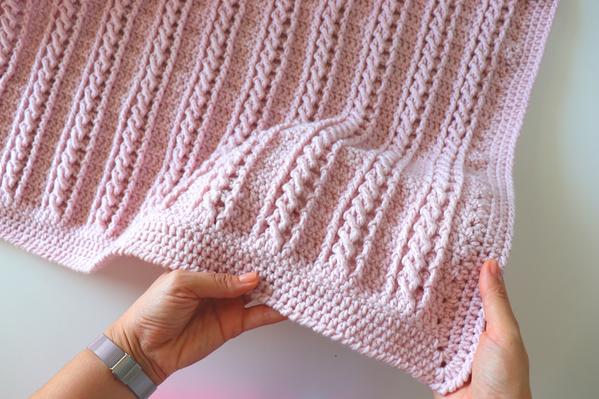 Crochet Easy Beginner Cable Blanket Tutorial With Written Pattern - Sirin's Crochet